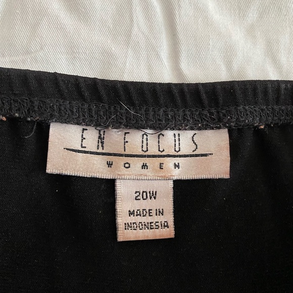 Women’s Plus Size Elegant Black Sleeveless Dress - Picture 3 of 3